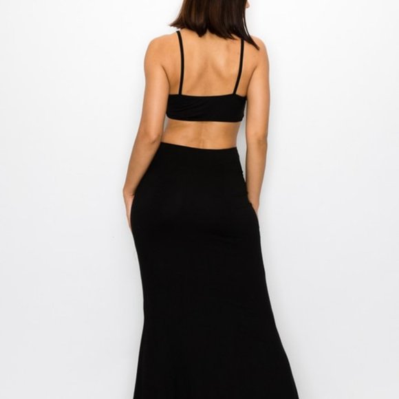 Simply Elegant Women's Black V-Neck Cutout Maxi Dress - Picture 2 of 9